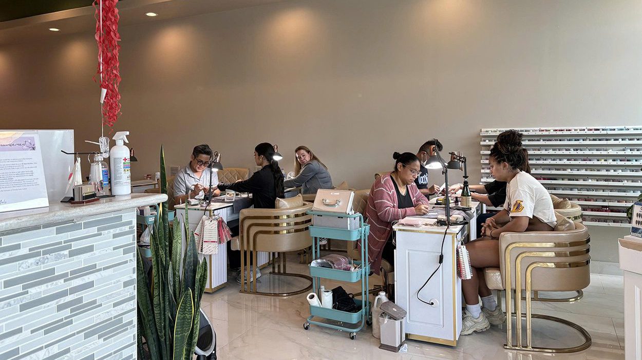 Best-Nail-Salon-San-Marcos-Trendy-Nails-Spa-location-texas-TX 78666-Professional-Nail